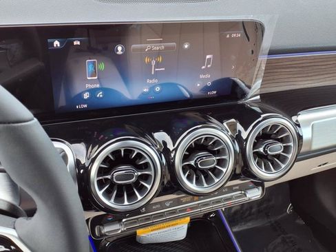 New 2026 Mercedes-Benz GLB 250 image 5