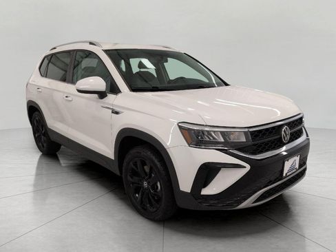 Used 2022 Volkswagen Taos SE AWD/4WD image 1