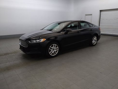 Used 2016 Ford Fusion SE FWD image 2