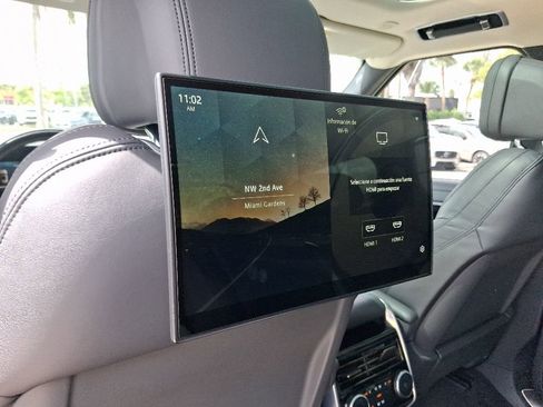 Used 2024 Land Rover Range Rover Long Wheelbase SE AWD/4WD image 9