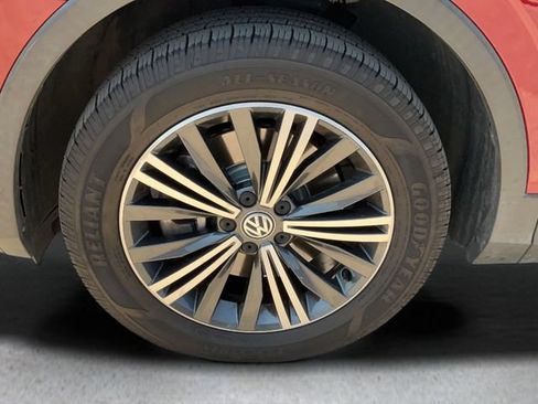 Used 2019 Volkswagen Tiguan SEL FWD image 9
