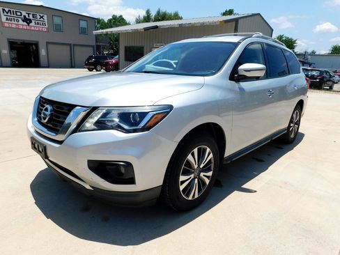 Used 2018 Nissan Pathfinder SL image 3