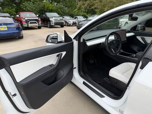 Used 2020 Tesla Model Y Long Range AWD/4WD image 8
