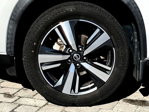 Used 2021 Nissan Rogue SL w/ Premium Package image 11