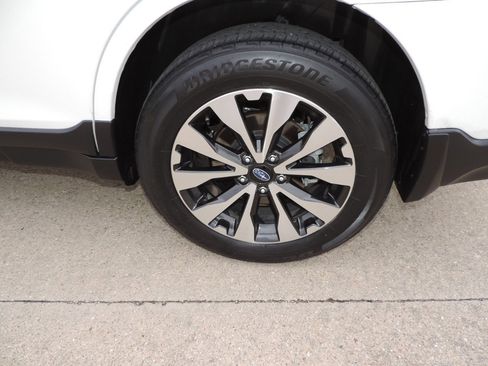 Used 2017 Subaru Outback 2.5i Limited image 10