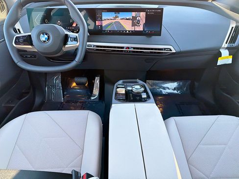 New 2026 BMW iX xDrive60 w/ Premium Package image 19