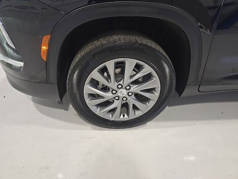 Used 2025 Buick Enclave Preferred image 4