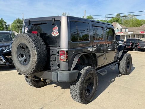 Used 2017 Jeep Wrangler Unlimited Sahara w/ Connectivity Group image 6