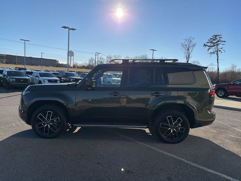 Used 2024 Lexus GX 550 image 5