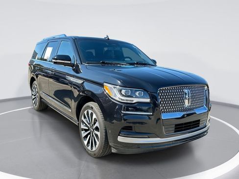 Used 2022 Lincoln Navigator Reserve image 1