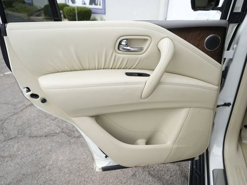 Used 2012 INFINITI QX56 4WD w/ Deluxe Touring Pkg image 27