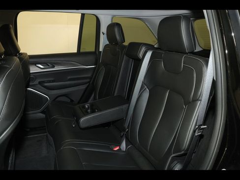 Used 2023 Jeep Grand Cherokee 4WD 4xe image 33