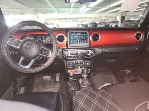 Used 2021 Jeep Gladiator Rubicon w/ Cold Weather Group image 5