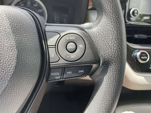 Used 2022 Toyota Corolla LE w/ LE Convenience Package FWD image 3