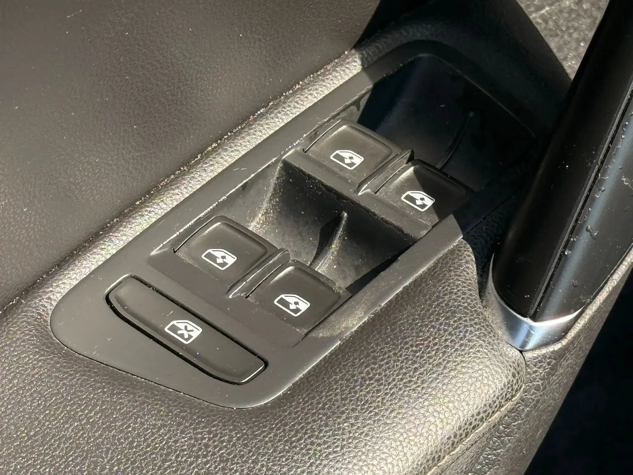 Used 2018 Volkswagen Golf SE FWD image 24