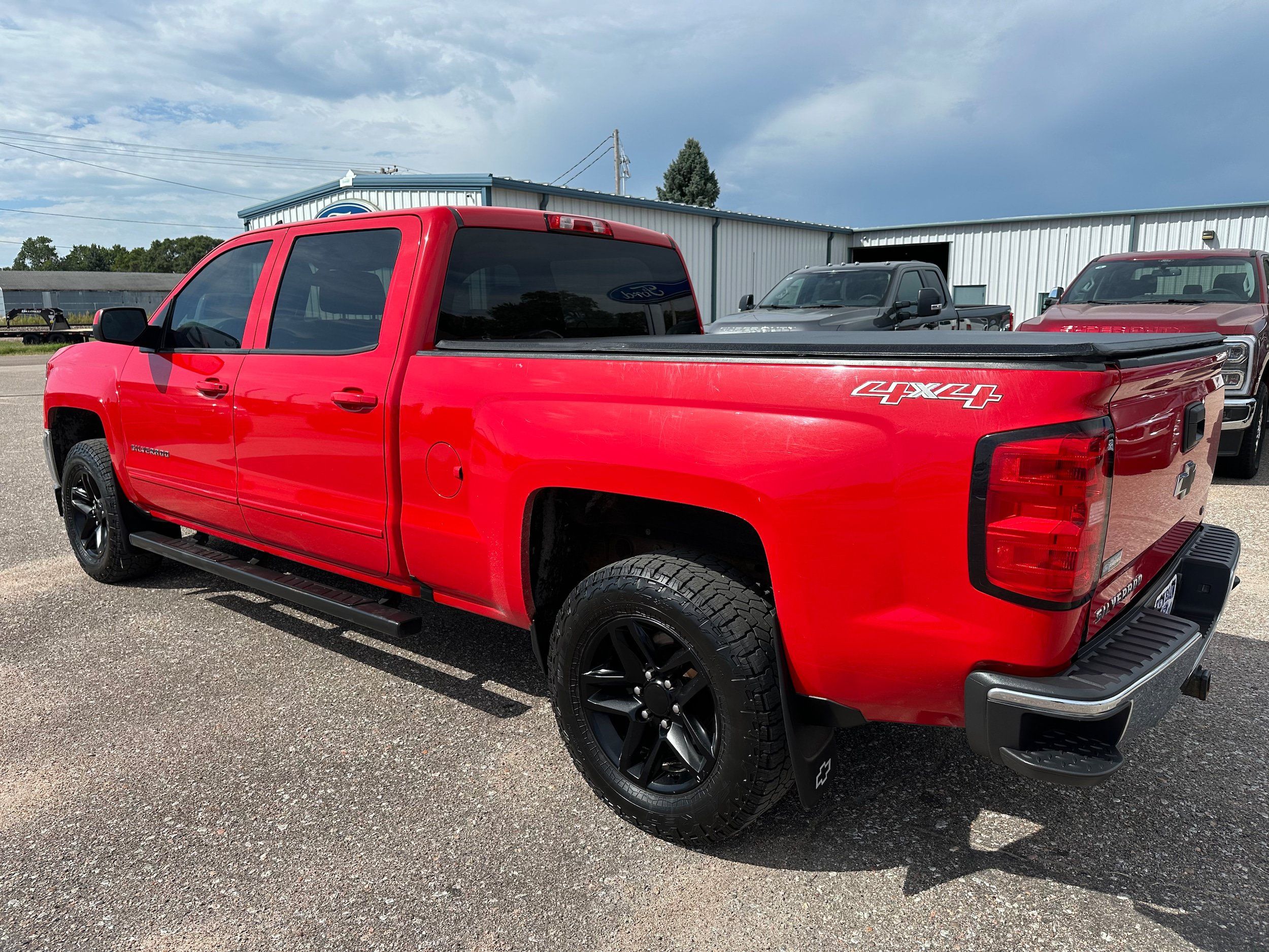 Used 2017 Chevrolet Silverado 1500 LT w/ All Star Edition AWD/4WD image 4