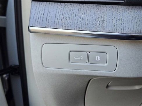 Used 2025 Volvo XC90 T8 Plus w/ Protection Package Premier image 31