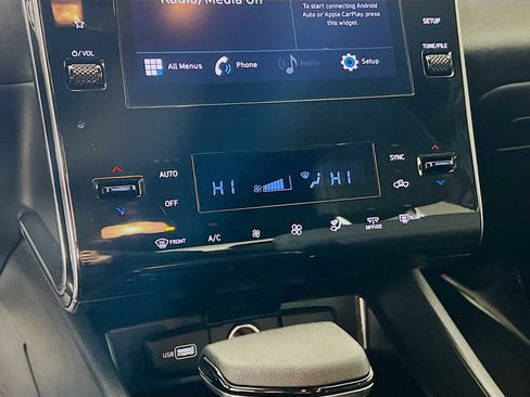 Certified 2024 Hyundai Santa Cruz SEL image 15