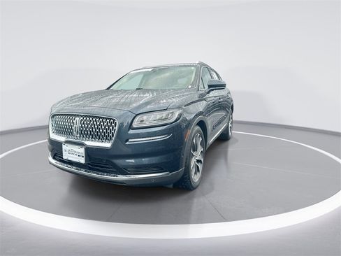 Used 2022 Lincoln Nautilus Reserve image 4