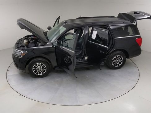 Certified 2024 Ford Expedition XLT image 57