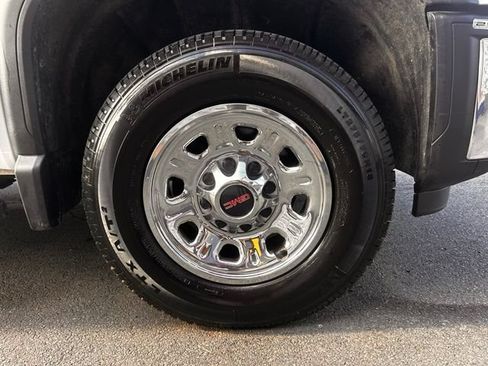 Used 2024 GMC Sierra 2500 Pro AWD/4WD image 32