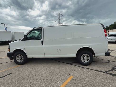 Used 2019 Chevrolet Express 2500 w/ Driver Convenience Package RWD image 5