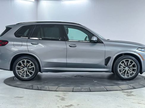 Used 2025 BMW X5 xDrive40i w/ M Sport Package AWD/4WD image 8
