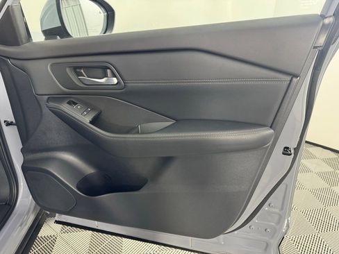 Used 2025 Nissan Rogue SL w/ Tech Package FWD image 42