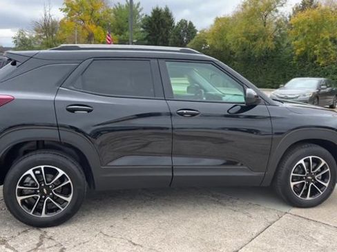 Used 2024 Chevrolet TrailBlazer LT FWD image 2