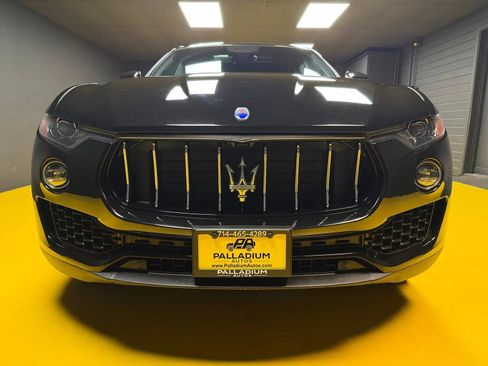 Used 2018 Maserati Levante AWD/4WD image 3