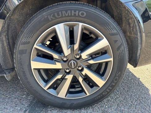 Used 2025 Nissan Versa SV image 28