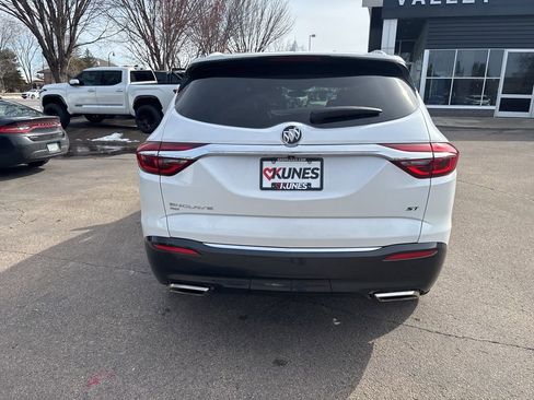 Used 2021 Buick Enclave Essence image 5