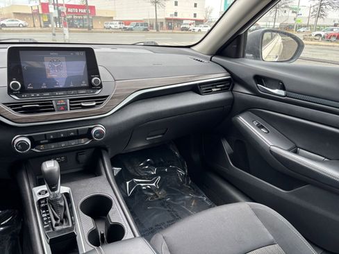 Used 2025 Nissan Altima 2.5 SV FWD image 34