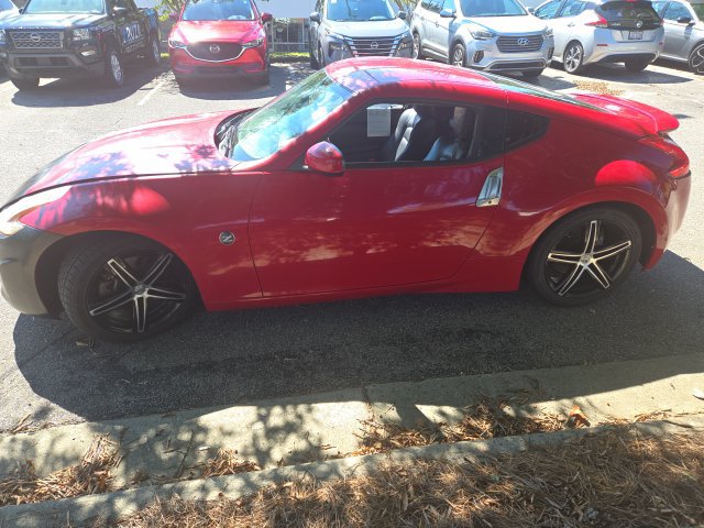 Used 2013 Nissan 370Z Coupe RWD image 2