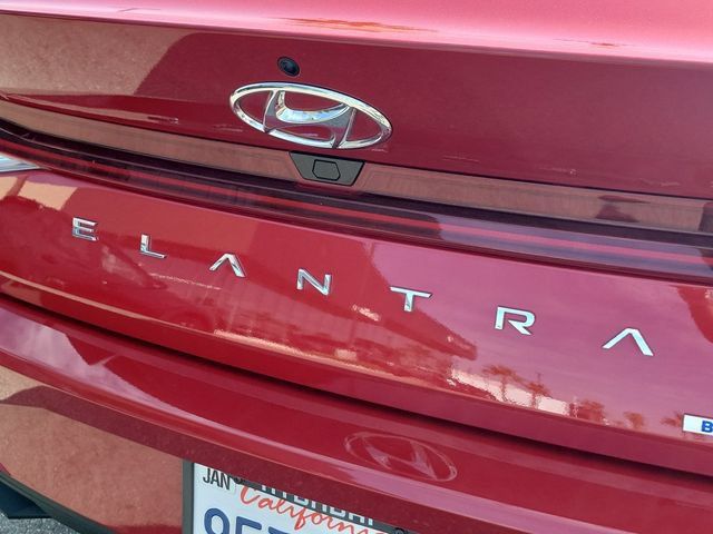 Used 2023 Hyundai Elantra Blue FWD image 27