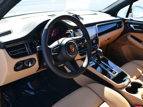 Certified 2026 Porsche Macan AWD/4WD image 4
