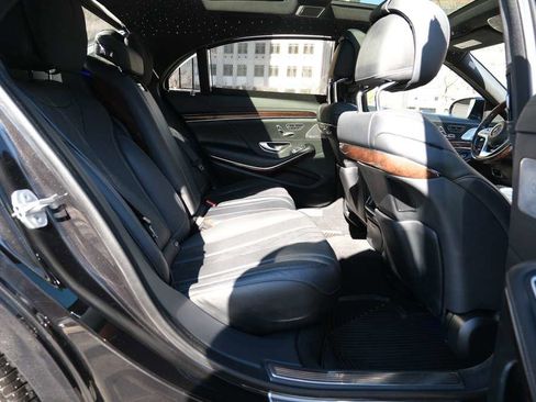 Used 2018 Mercedes-Benz S 560 4MATIC Sedan w/ Premium Package image 28