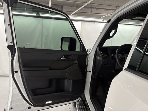 Used 2024 Lexus GX 550 w/ Accessory Package (2T) AWD/4WD image 14
