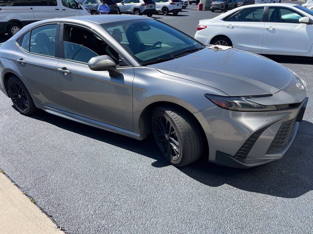 Used 2025 Toyota Camry SE FWD image 4
