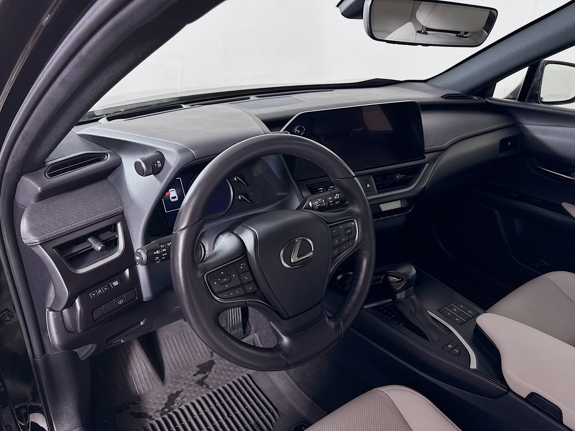 Used 2023 Lexus UX 250h AWD w/ Accessory Package (Z2) image 9