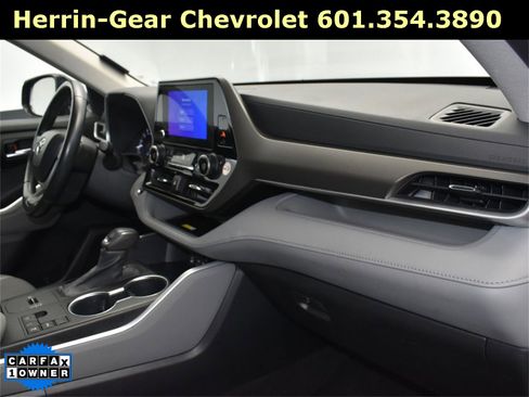Used 2023 Toyota Highlander XLE image 27