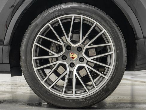 Used 2022 Porsche Cayenne Coupe AWD/4WD image 11