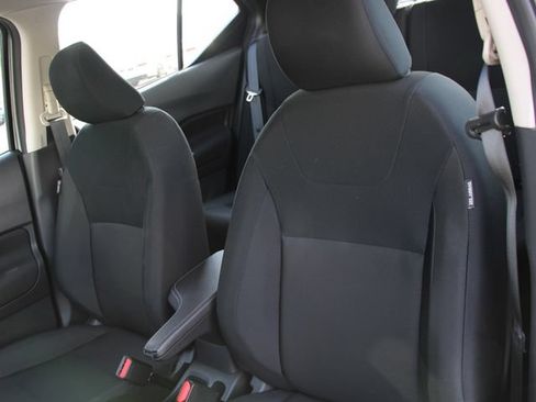 Used 2025 Nissan Kicks Play S FWD image 5