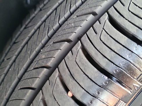 Used 2025 Ford Explorer Active w/ Active Comfort Package image 26