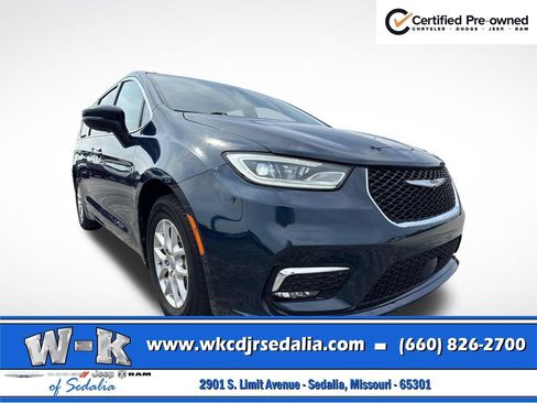 Certified 2023 Chrysler Pacifica Touring-L FWD image 3