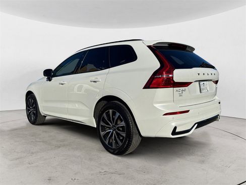 Certified 2025 Volvo XC60 B5 Core image 3