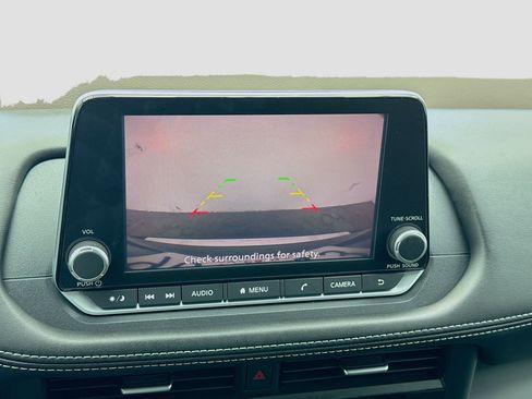 Used 2023 Nissan Rogue S image 10