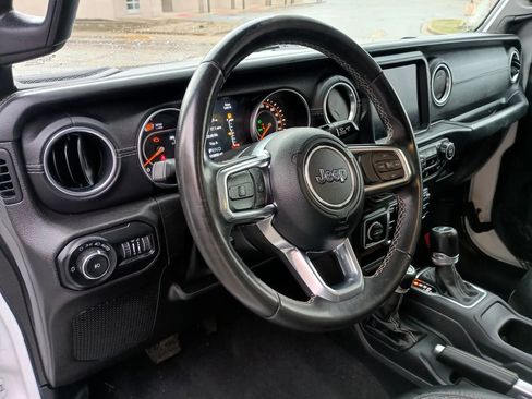 Used 2020 Jeep Wrangler Unlimited Sahara AWD/4WD image 9