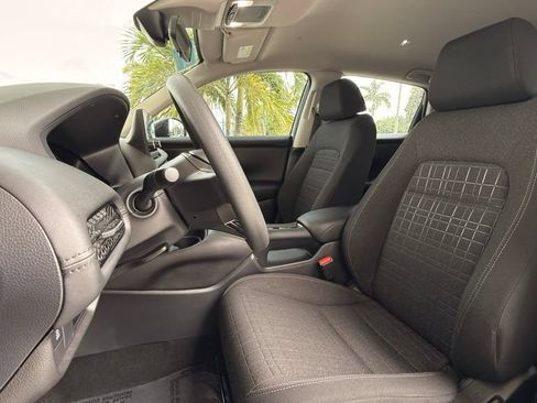 Used 2025 Honda HR-V LX image 4