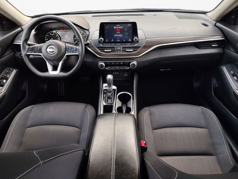 Used 2024 Nissan Altima 2.5 SV image 3